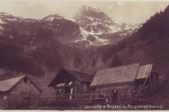 Sennhütte ob Valspus mit Margelchopf um 1930. Aufnahme und Verlag von Julius Buchmann, Grabs, Nr. 22