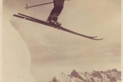 Skisprung mit Alvierkette um 1925. Aufnahme und Verlag von Jean Gaberell, Nr. 6291