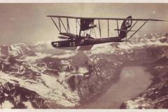 Wasserflugzeug über dem Walensee mit Säntiskette und Churfirsten um 1922, Flughöhe 3800m, Flieger-Postkarte. Ad Astra-Aero A.-G., Zürich, Nr. 1449
