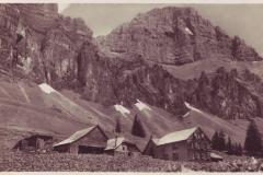 Alp Tschingla 1530m, Poststempel vom 05.08.1933. Aufnahme und Verlag von Eugen Widmer, Walenstadt, Nr. 121