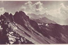 Auf dem Falknis, Blick zu den Grauspitzen, Poststempel vom 09.12.1921. Aufnahme von Alfred Heinze
