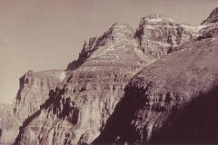 Hochgang (Übergang von der Alp Panära zur Alp Ramuz) ob dem Calfeisental um 1920, mit den hinteren Orgeln und dem Panäragrat. Aufnahme von Friedrich Wilhelm Sprecher, Vättis