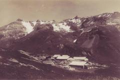 Ringelgebirge (Tristelhorn, Glaserhorn und Ringelspitz) vom Flimserstein um 1920. Aufnahme und Verlag von Max Baiter, Flims-Fidaz