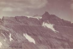 Ringelspitz um 1920, gesehen vom Aufstieg zum Glaserhorn. Aufnahme von Friedrich Wilhelm Sprecher, Vättis