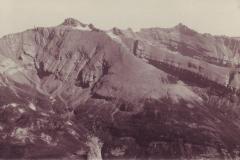 Ringelgebirge (Tristelhorn, Glaserhorn und Ringelspitz) um 1920. Aufnahme von Friedrich Wilhelm Sprecher, Vättis