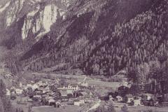 Vättis gegen die Alp Salaz um 1910. Aufnahme von Friedrich Wilhelm Sprecher, Vättis