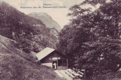 Valens: Sommerwirtschaft zur Naturbrücke über die Taminaschlucht um 1910. Verlag Metz, Basel, Nr. 26689