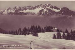 Skihaus Zürich (Neuer Skiclub Zürich) gegen die Alvierkette um 1930. Aufnahme und Verlag von Jean Gaberell, Thalwil, Nr. 12341